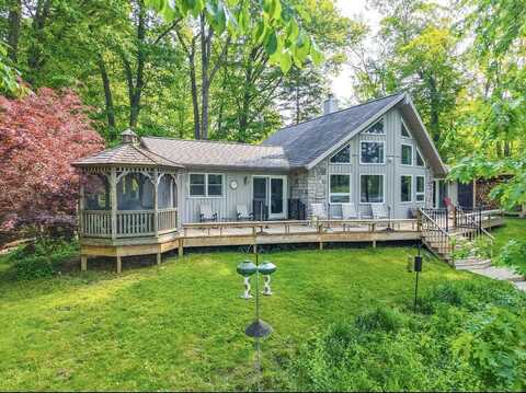 620 W Warren Woods Road, Galien, MI 49113