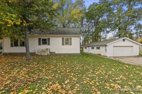 319 N Stewart Avenue, Fremont, MI 49412