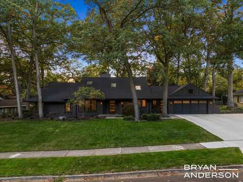 1061 Monterey Drive SE, East Grand Rapids, MI 49506