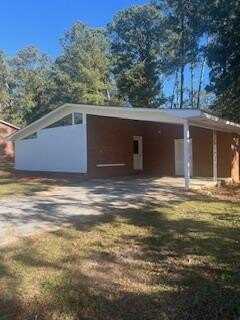 108 Northgate St, Greenwood, SC 29649