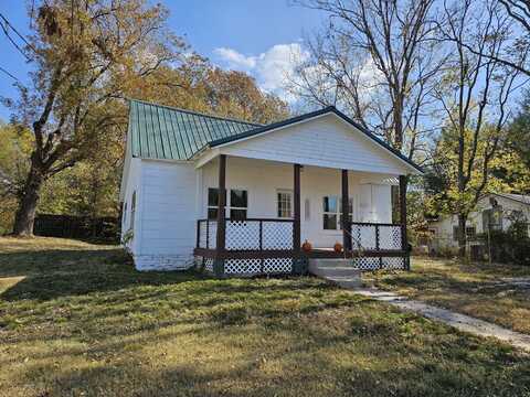 204 Harmon Street, Pineville, MO 64856