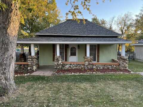 402 W 4th Street, Willow Springs, MO 65793