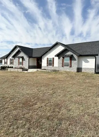 5467 S 249th Road, Buffalo, MO 65622