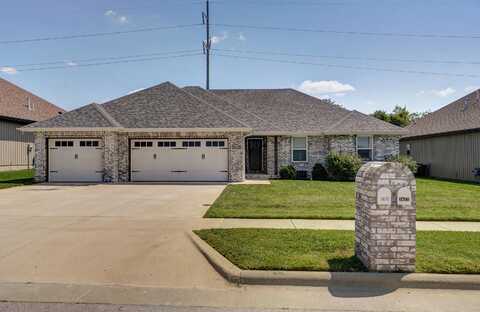 3670 N Huntington Avenue, Springfield, MO 65803