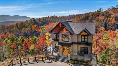 2957 Summit Trails Drive, Sevierville, TN 37862
