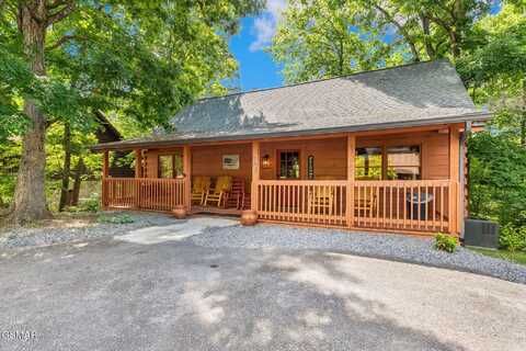 683 Kings Hills Boulevard, Pigeon Forge, TN 37863