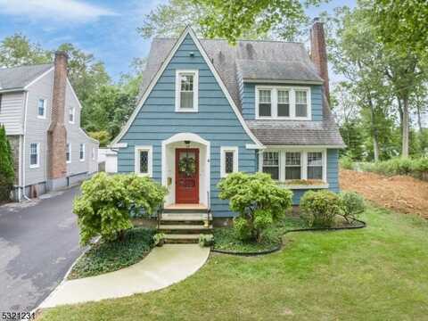 39 Irving Ave, Livingston, NJ 07039