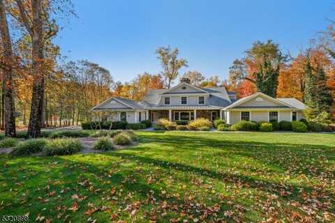 5 Winding Way, Saddle River, NJ 07458