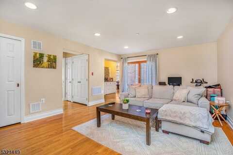 11 South Ave, Cranford, NJ 07016