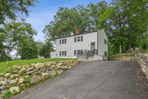 49 Stanhope Rd, Sparta, NJ 07871