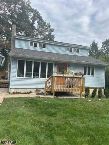 3 Metro Trl, Hopatcong, NJ 07843