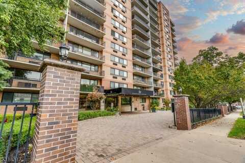 60-14c Parkway Dr, East Orange, NJ 07017