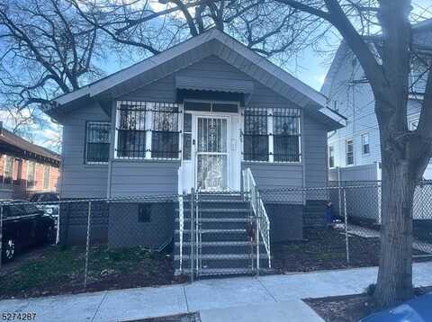 242 Keer Ave, Newark, NJ 07112