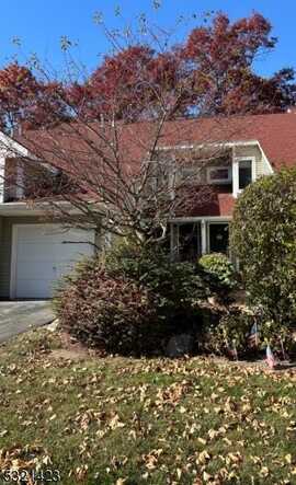 9 Pine Hollow Ct, Jefferson Twp., NJ 07438