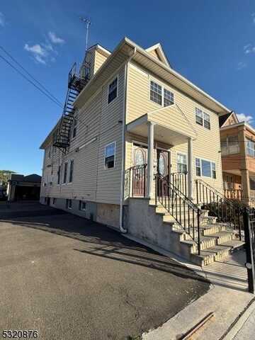 943 E 28th St, Paterson, NJ 07513