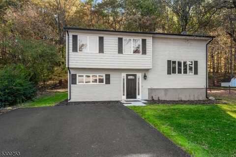 26 Fawn Lake Rd, Hardyston, NJ 07460