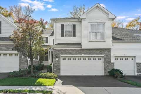 28 Bovensiepen Ct, Roseland, NJ 07068