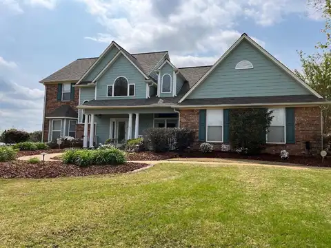 800 Briar Lake Dr, Starkville, MS 39759