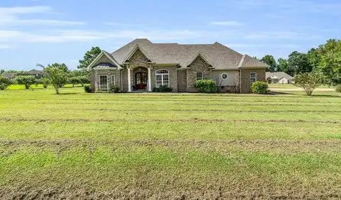 27 Flagstone Dr, Caledonia, MS 39740