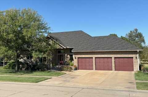 1806 Riviera Dr, Great Bend, KS 67530