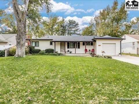 211 S Park Dr, Hutchinson, KS 67502