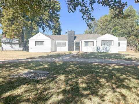 701 Stout St, Pratt, KS 67124