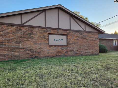 1407 E 27th Ave, Hutchinson, KS 67502