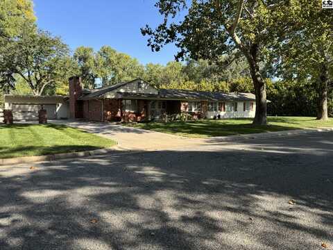 200 Countryside Dr, Hutchinson, KS 67502