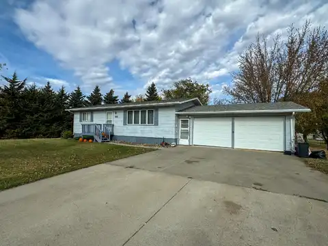 106 3RD St SE, Wessington Springs, SD 57382