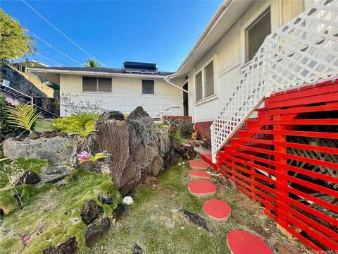 3825 Pukalani Place, Honolulu, HI 96816