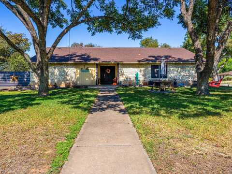 252 Meadowlakes Drive, Meadowlakes, TX 78654