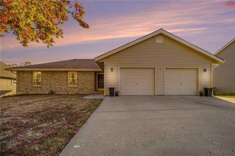 401 Newport Drive, Smithville, MO 64089