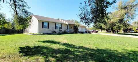 702 Briarwood Drive, Iola, KS 66749