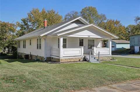 113 W North Street, Warrensburg, MO 64093