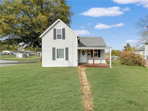 10 E Broadway Street, Higginsville, MO 64037