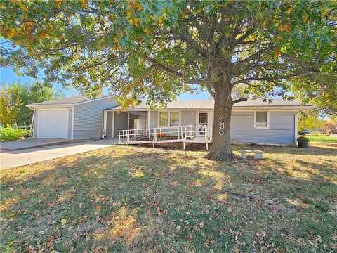 330 N Grant Street, Garnett, KS 66032