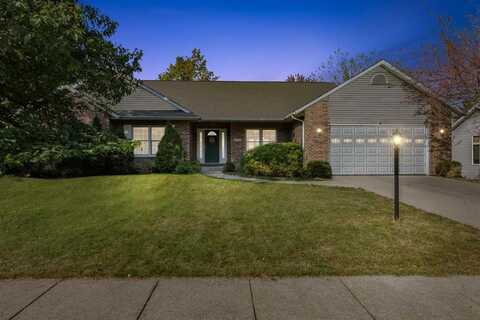 1712 Red Oak Dr, Coralville, IA 52241