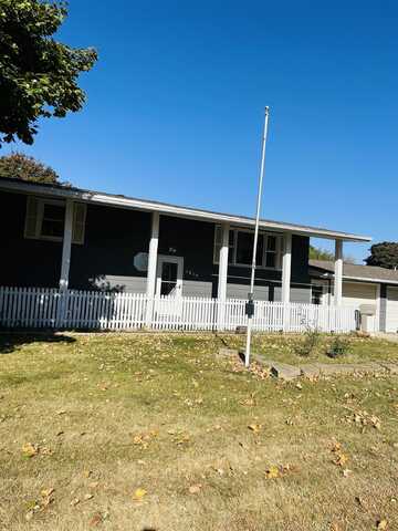 1614 Maplecrest Drive, Estherville, IA 51334