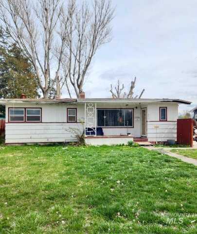 870 N 9th E, Mountain Home, ID 83647