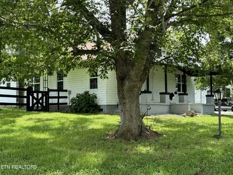 2530 Roslin Rd, Jamestown, TN 38556