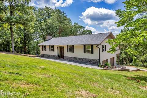 8430 Lakeland Drive, Lenoir City, TN 37772