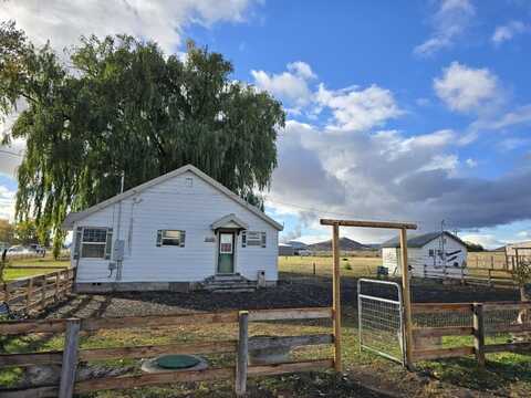1267 Joe Wright Road, Klamath Falls, OR 97601