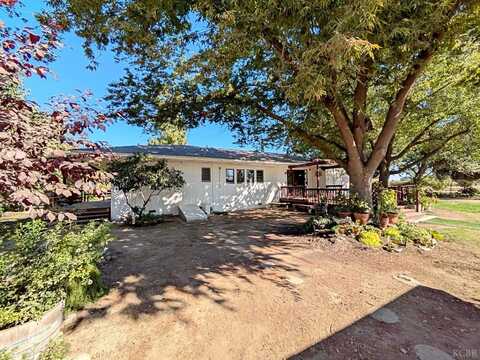 5675 Letson Avenue, Laton, CA 93242