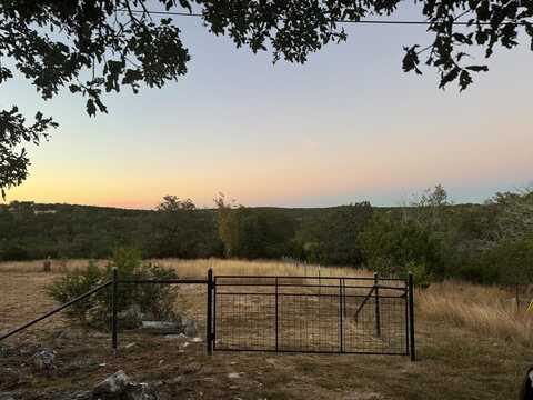 394 S Backacre Rd, Kerrville, TX 78028