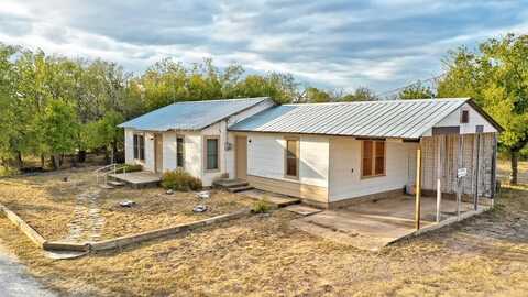 207 N Fourth St, Harper, TX 78631