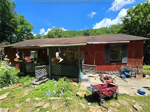 168 Bryantville Road, Harts, WV 25524