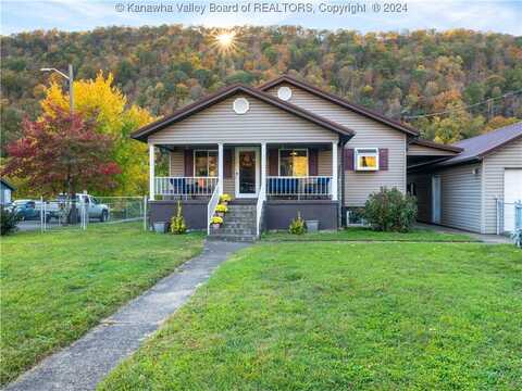 135 5th Avenue, Glasgow, WV 25086