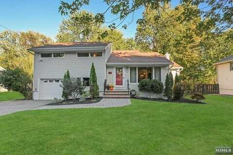 19 Devine Drive, Mahwah, NJ 07430