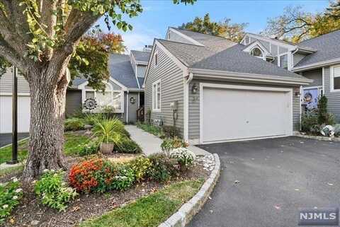 27 Crescent Hollow Court, Ramsey, NJ 07446