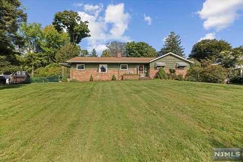 69 Beveridge Road, Mahwah, NJ 07430